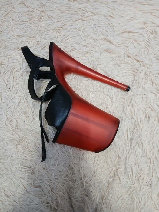 Босоніжки-стріпи