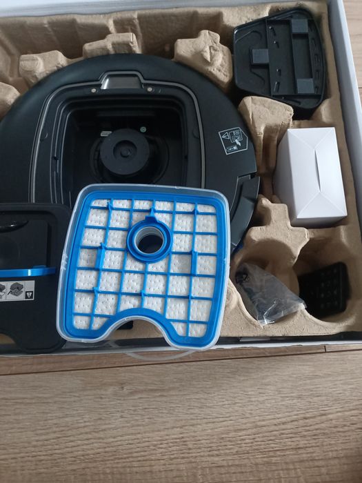 Robot czyszczący odkurzacz PHILIPS FC 8810 wyświetla błąd podczas Łado