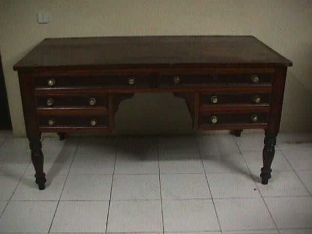 Secretária Romântica muito antiga, de grande formato