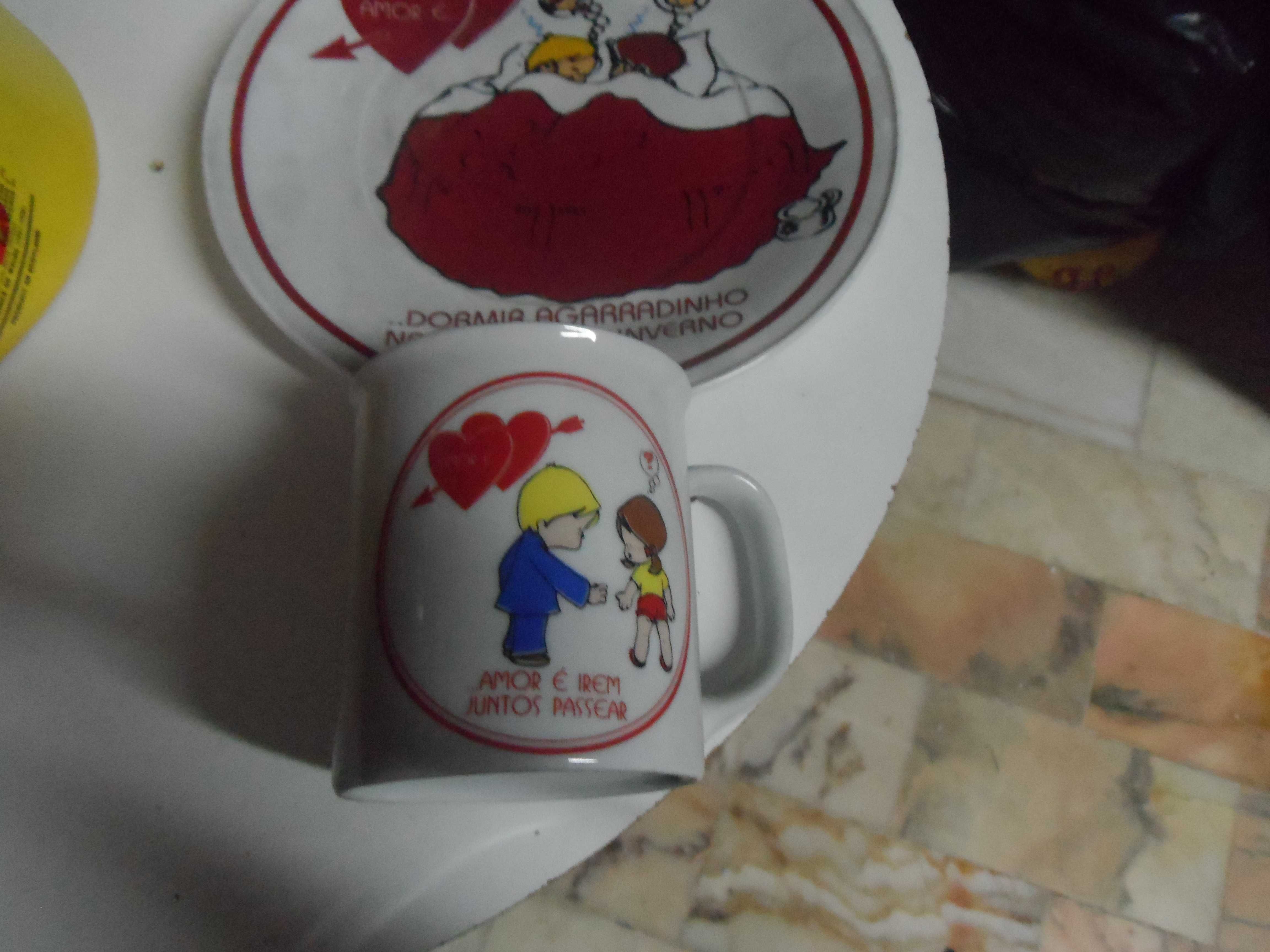 Conjunto prato e caneca "Amor é"