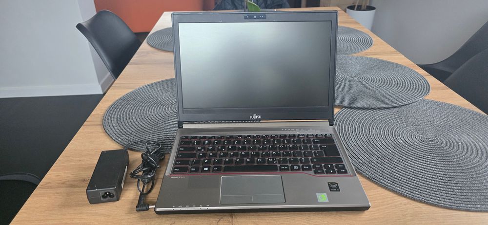 Laptop Fujitsu Lifebook E734 13", intel i5, Win10