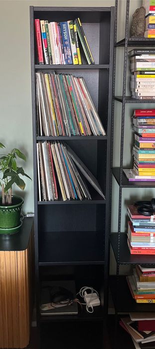 Estante Ikea BILLY, preto efeito carvalho