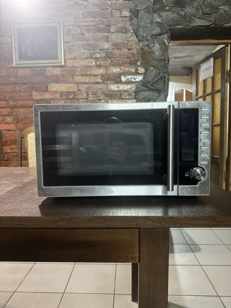 Мікрохвильова піч Studio
