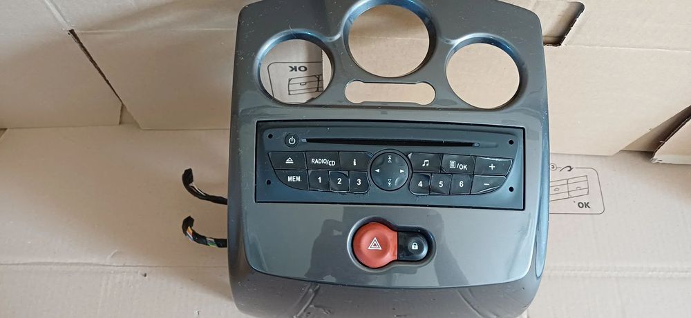 Radio fabryczne radioodtwarzacz 281150038R Renault Clio III