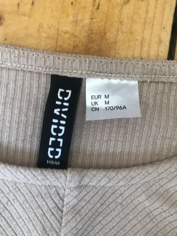 beżowy top bez rękawów z H&M