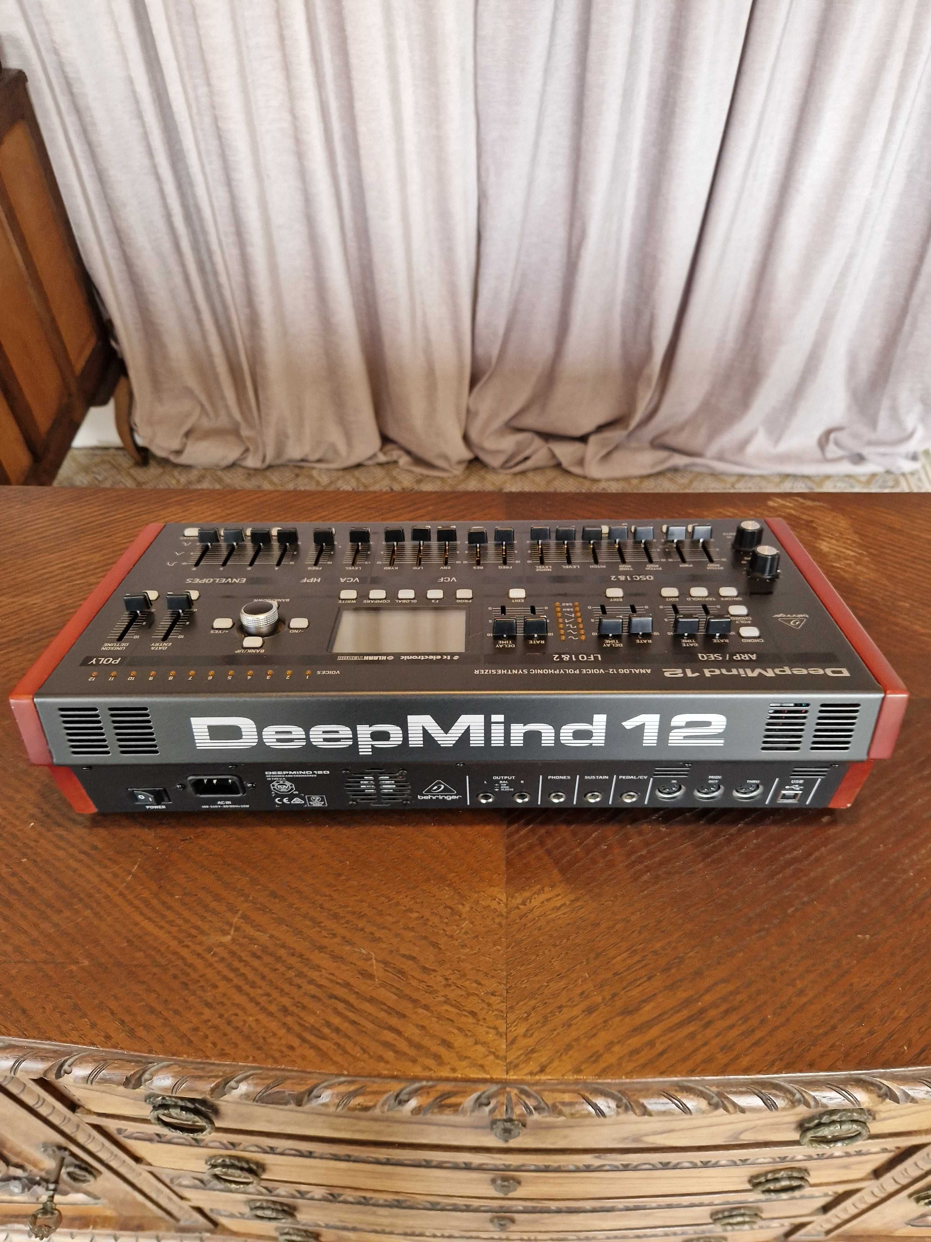 Behringer Deepmind 12D