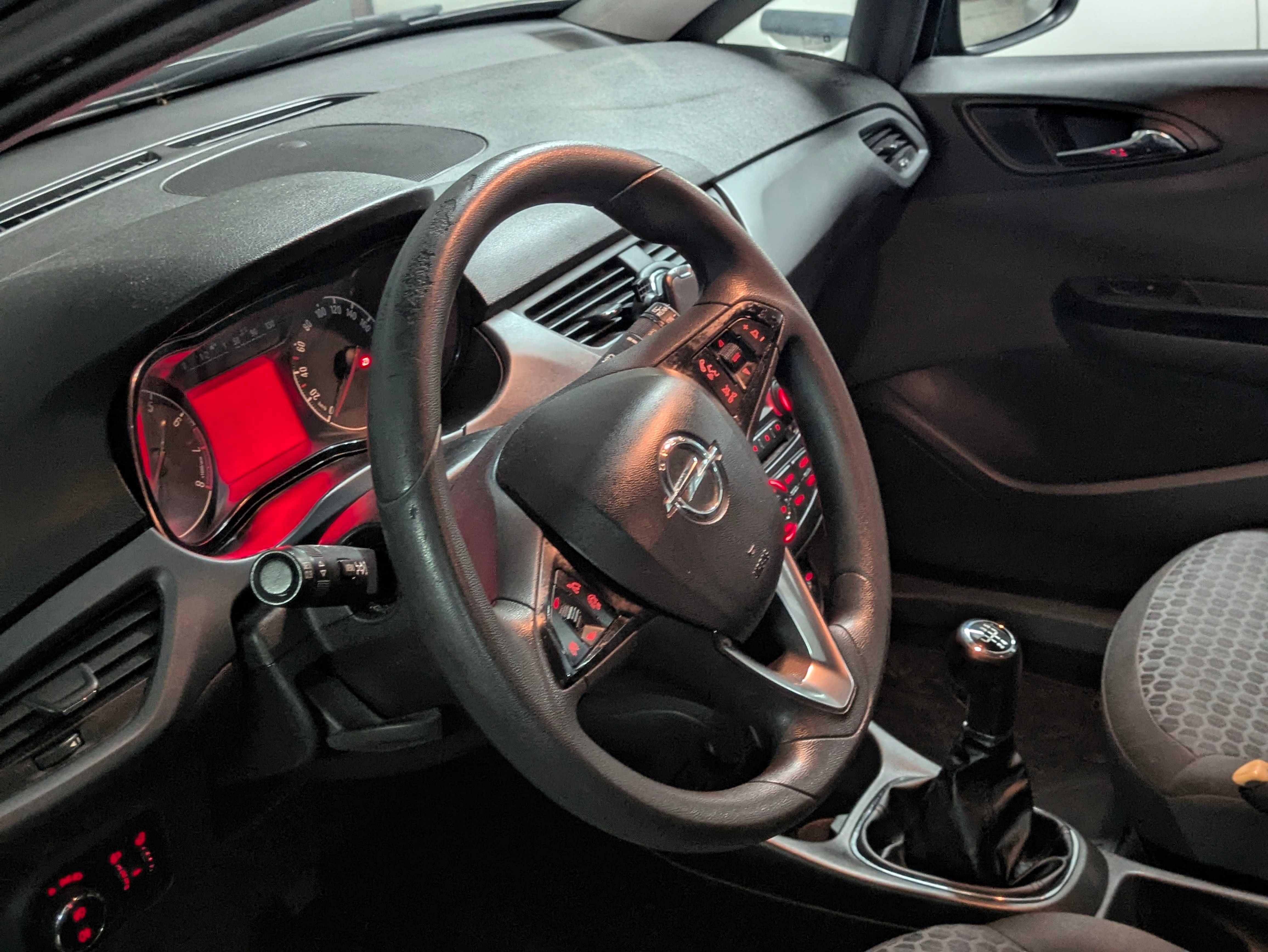 Opel Corsa 2015 em muito bom estado