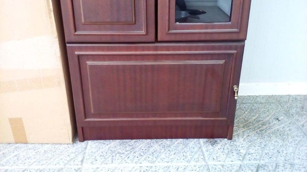 Móvel alto, em mogno - Quarto, escritório, sala ou hall de entrada?