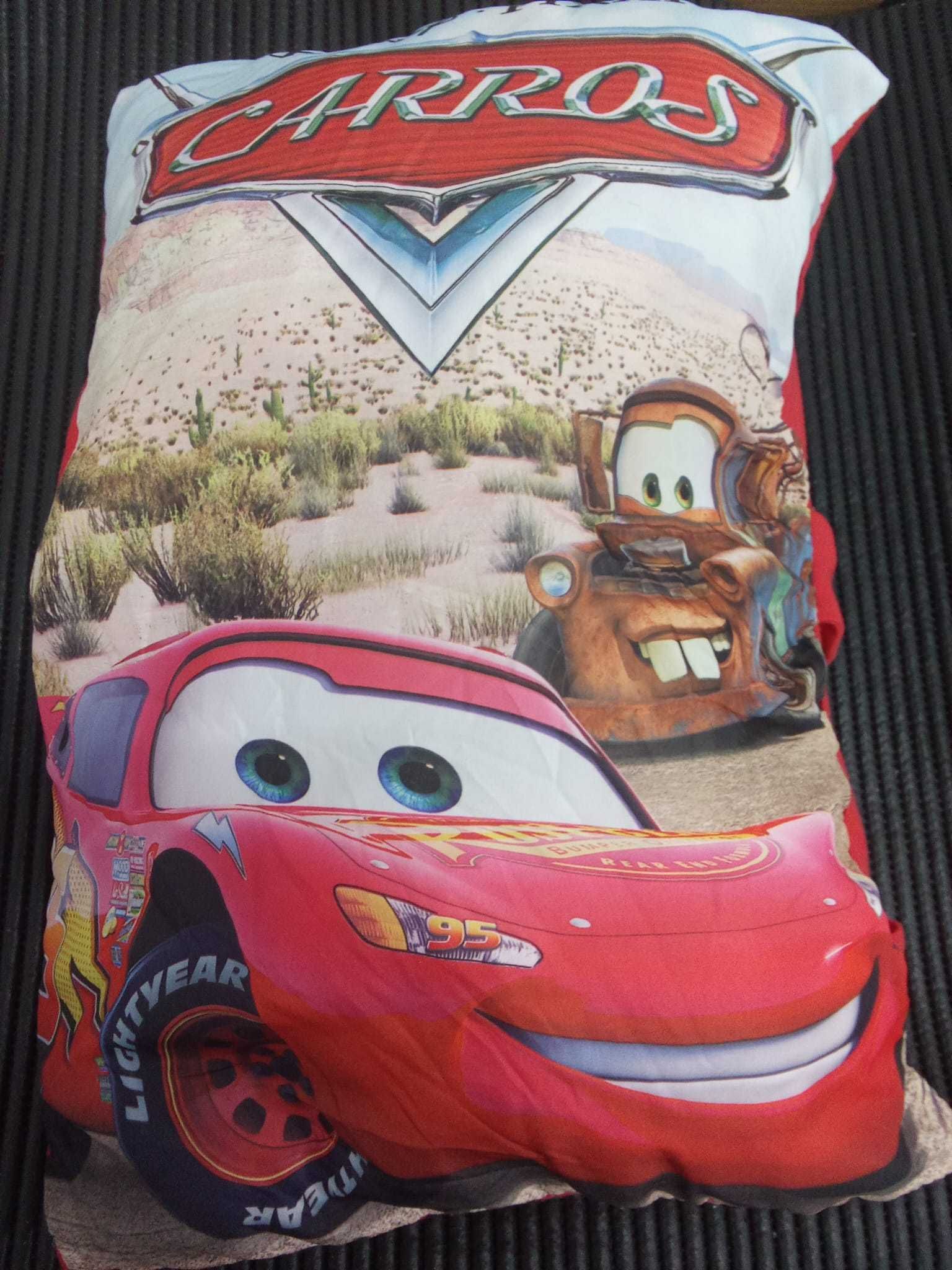 Livro/Almofada Carros da Disney Pixar
