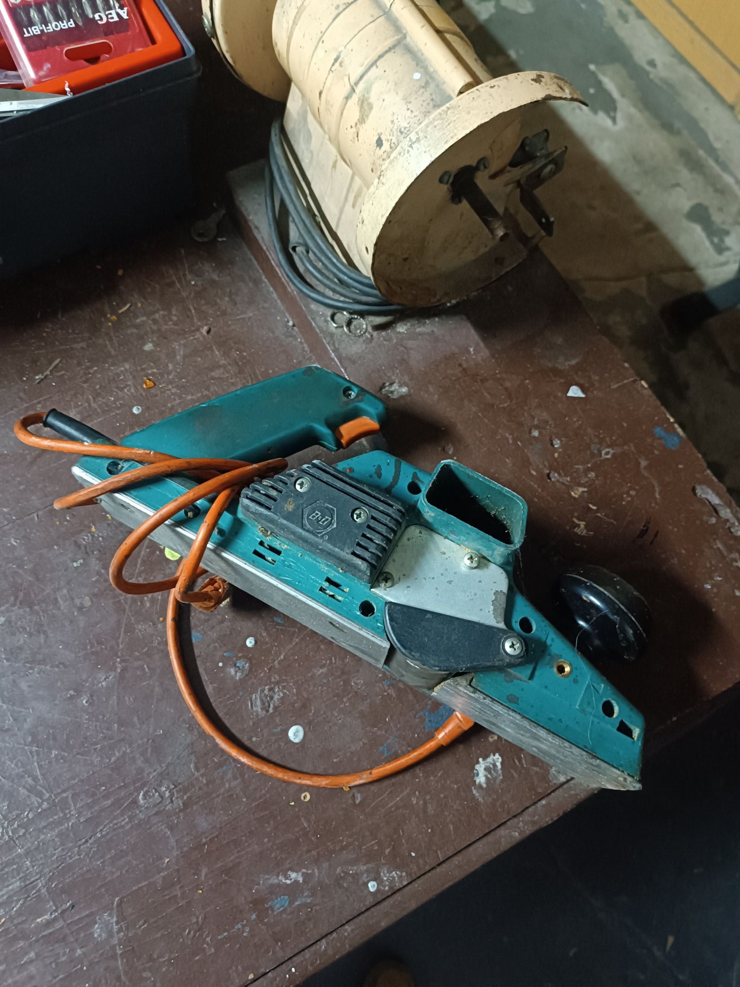 Strug elektryczny Black & Decker