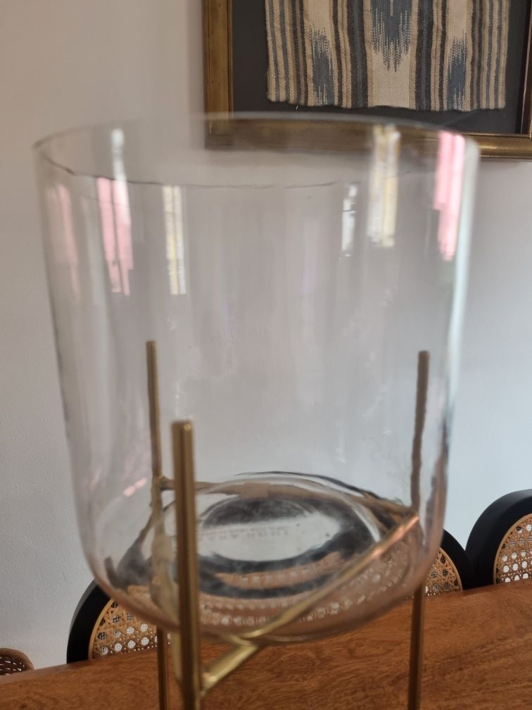 Vaso em vidro com suporte dourado