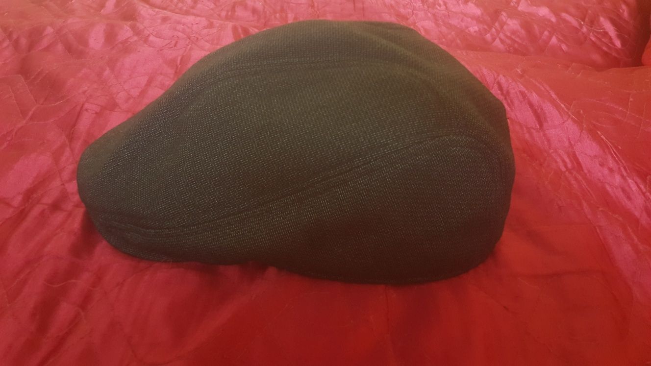 Beret z daszkiem C&A