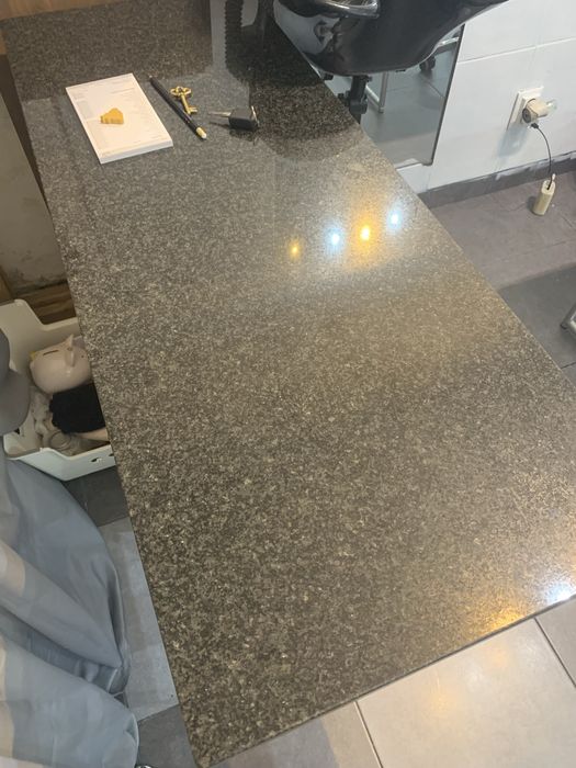 Rececao em marmore preto