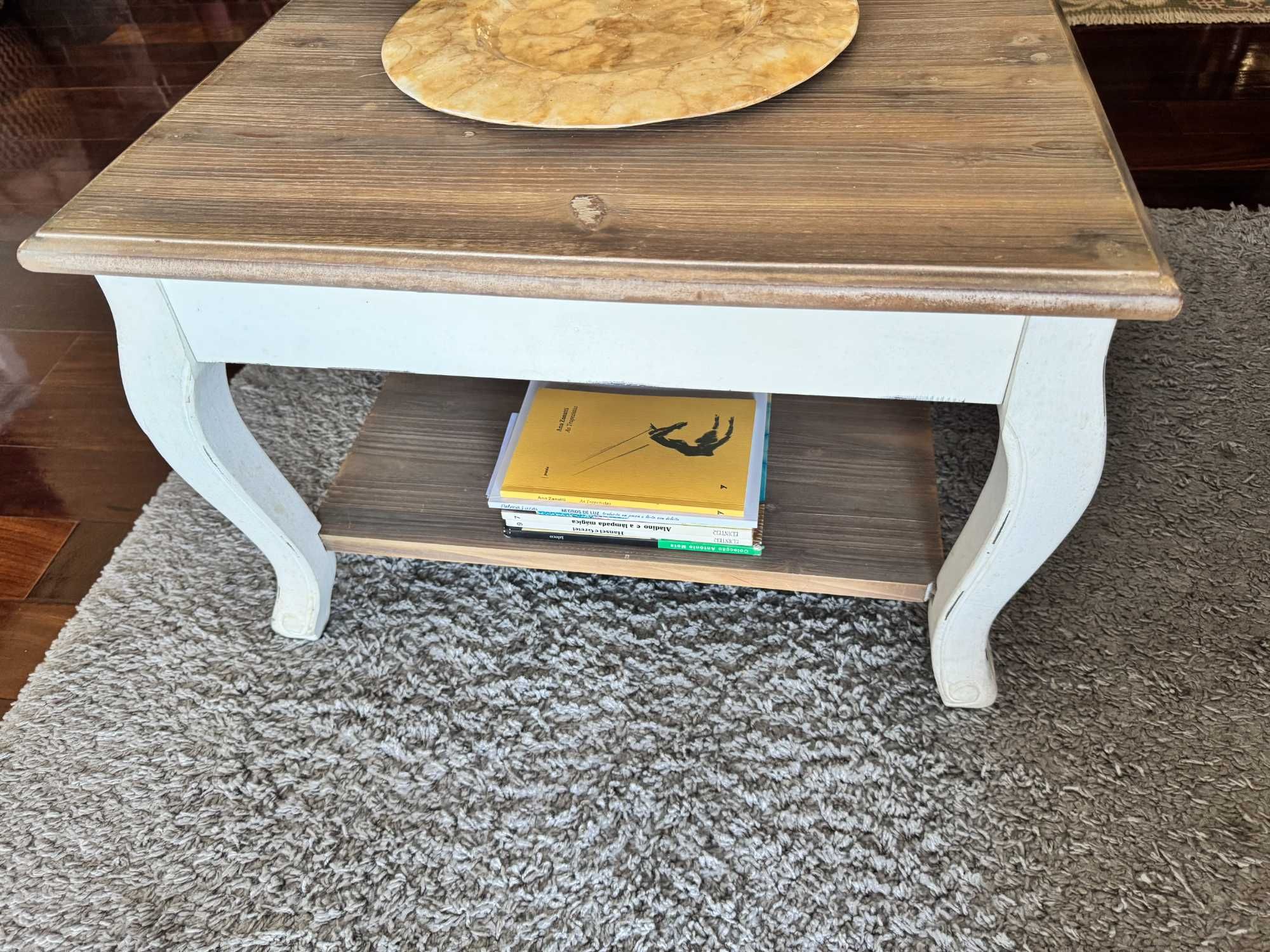 Mesa de apoio de sala