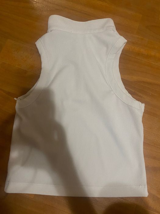 Короткий білий топ