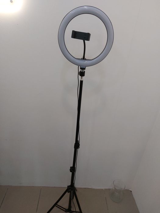 Lampa na stojaku