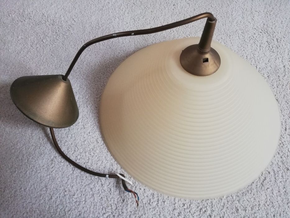 Lampa wisząca ze szklanym kloszem