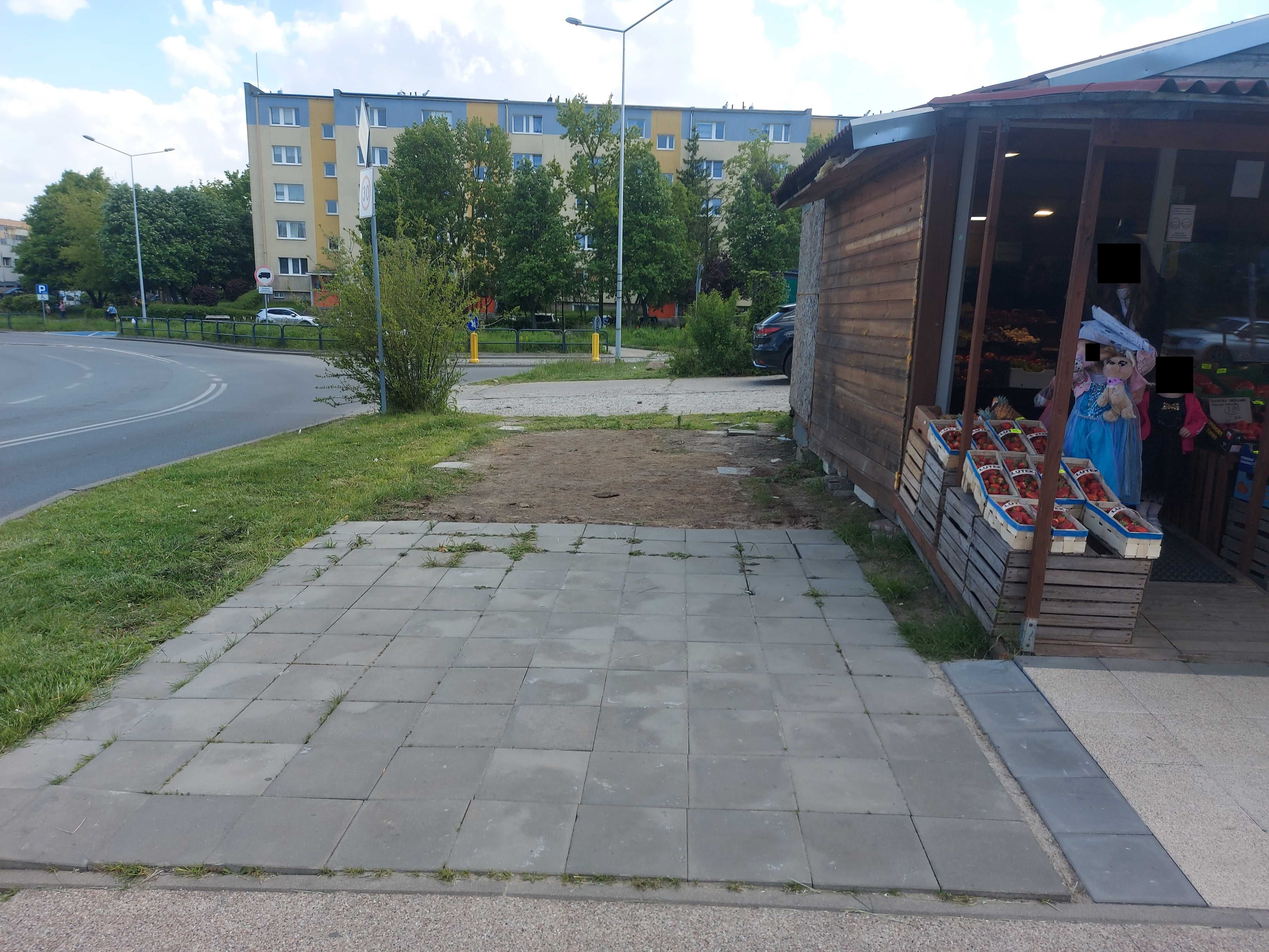 Działka handlowa - w ruchliwym miejscu, centrum osiedla.