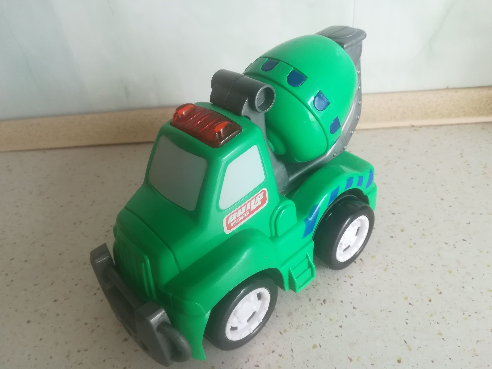 Samochód betoniarka zabawka dla chłopca