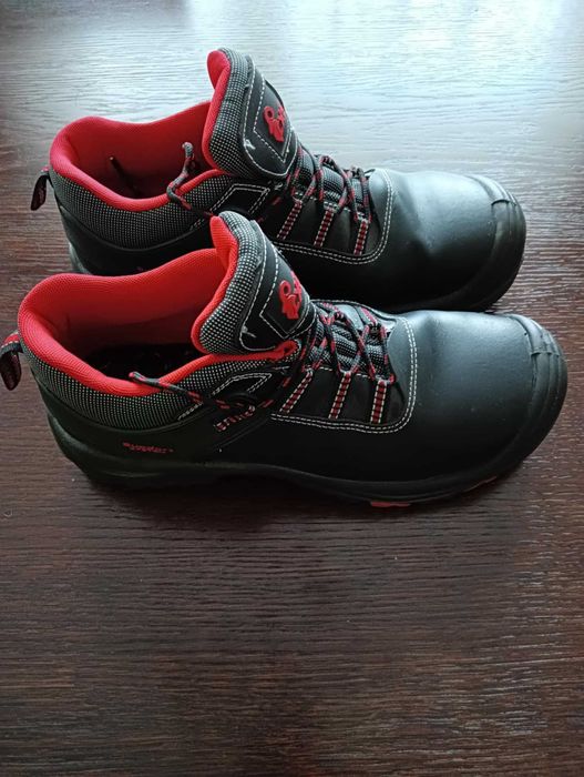 Nowe buty robocze z certyfikatem S3, roz. 44