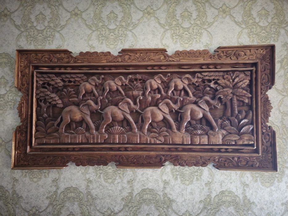 Панно из дерева «Слоны