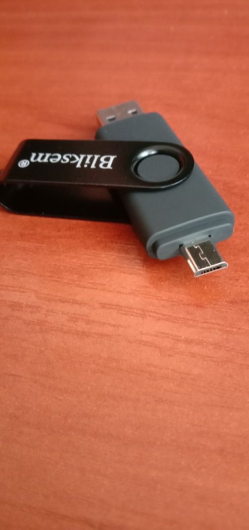 Micro SD і флешки на 64 GB