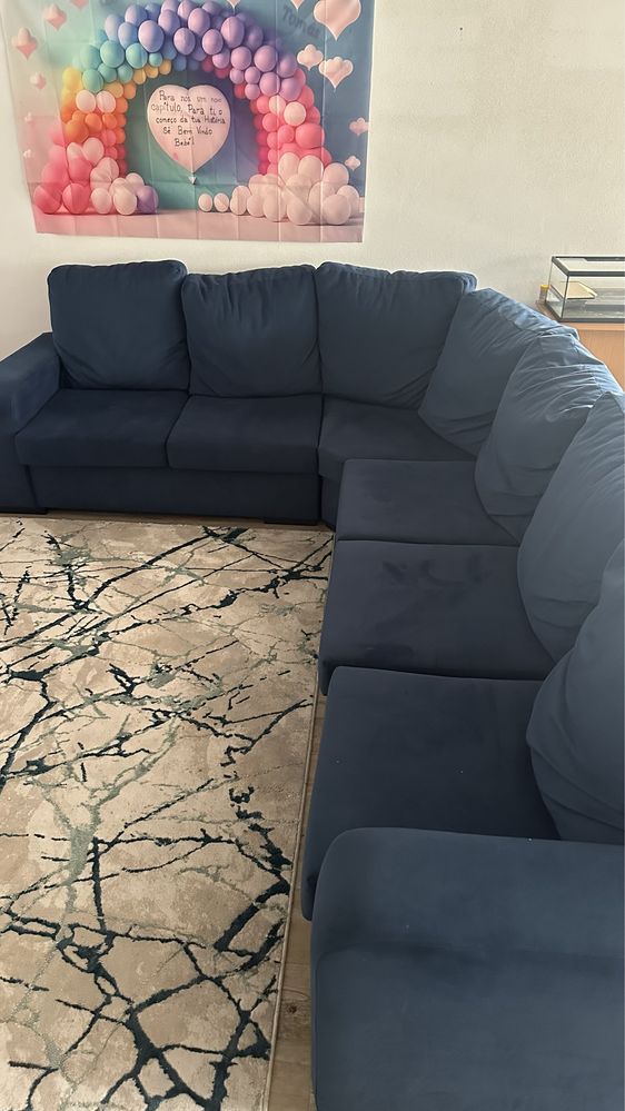 Sofa de canto em azul escuro