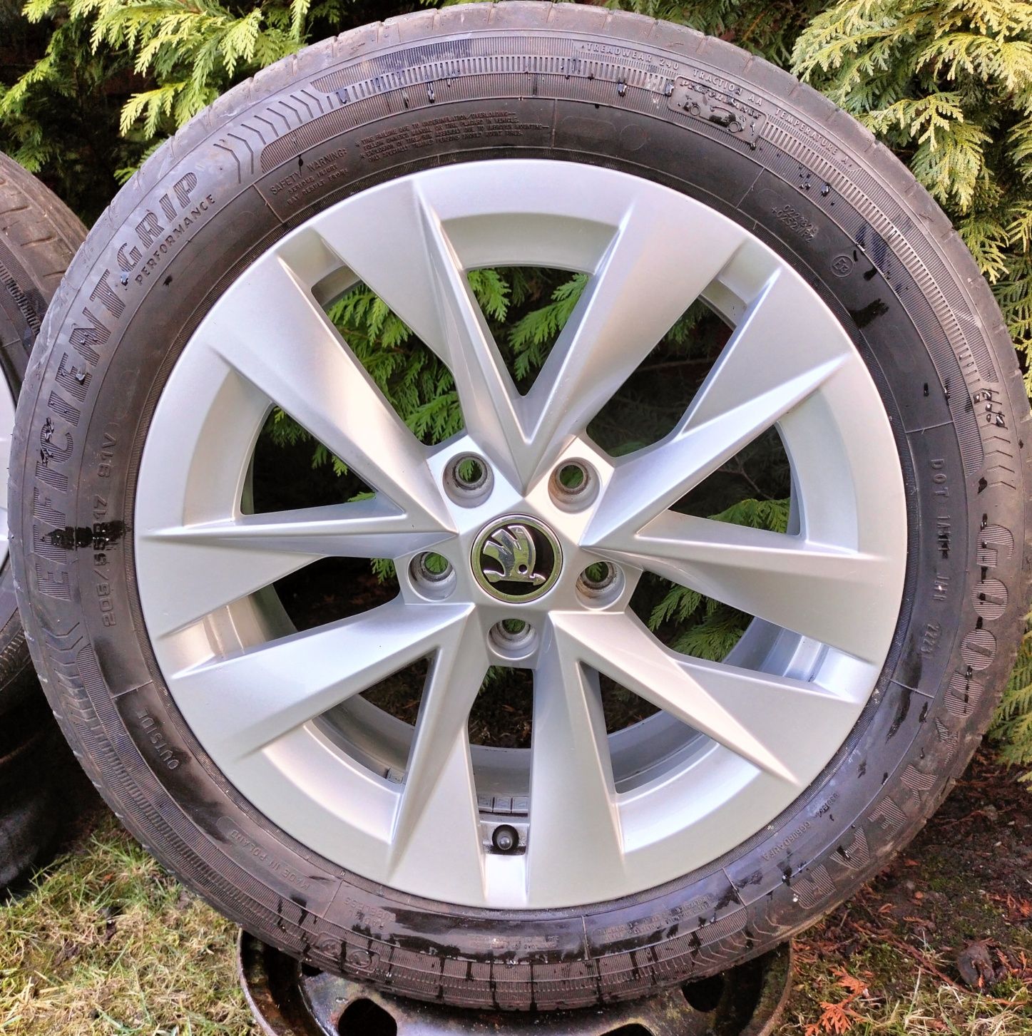 Felgi Oryginał Skoda Octavia SuperB 7Jx17 ET46 5x112 5E3 Opony Lato