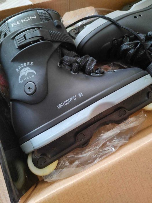 Razors Shift 2 rozmiar 43. - Profesjonalne rolki do jazdy agresywnej.