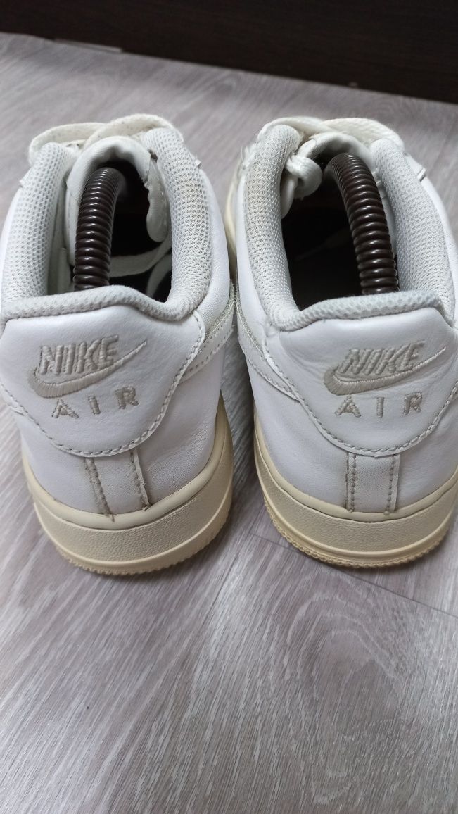 Фирменные кроссовки Nike Air Force