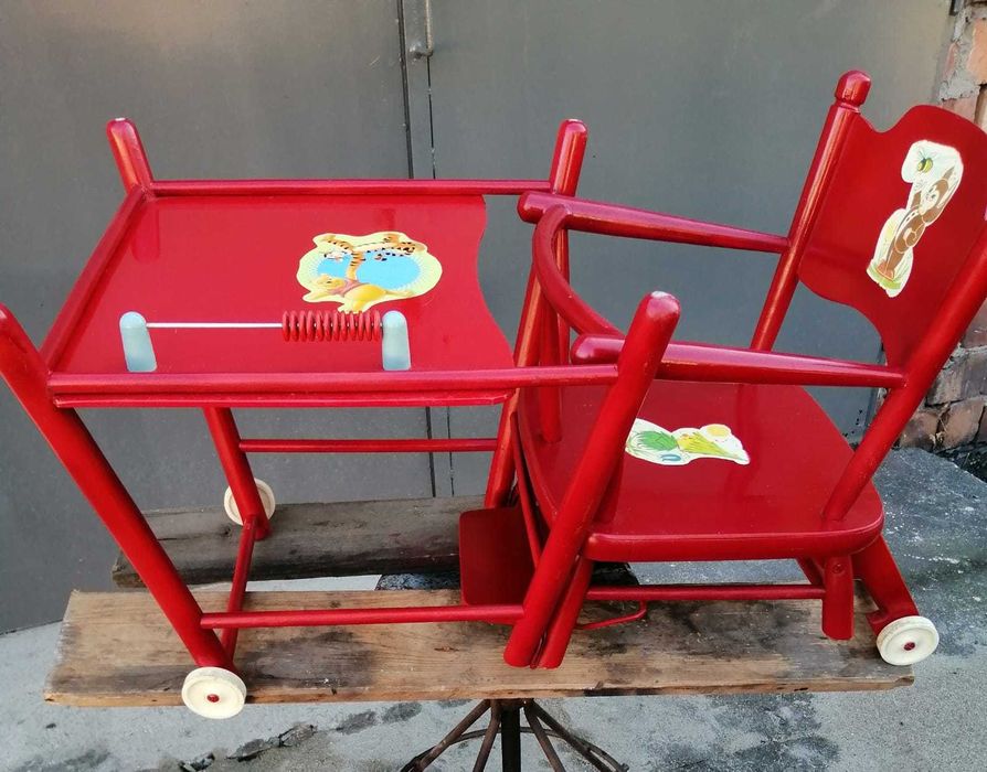 Drewniane vintage krzesełko dla dziecka – składane, odrestaurowane.