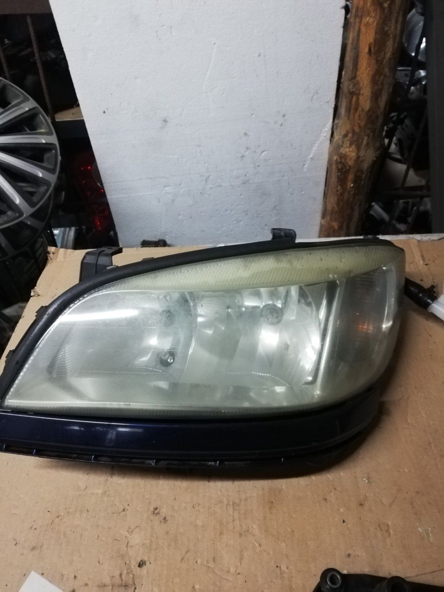 Lampa przód lewa Opel Zafira A europa