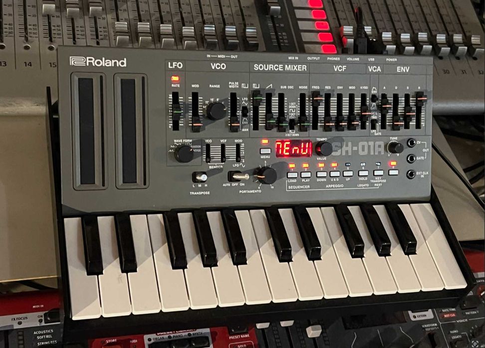 Syntezator Roland Sh-01a z klawiaturą
