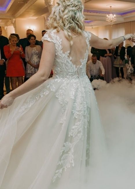 Piękna suknia ślubna