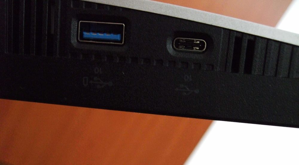 Monitor DELL Ultrasharp U2422H na części – uszkodzona matryca