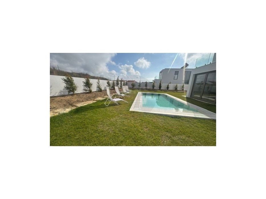 Moradia T3 de Luxo a caminho das Azenhas do Mar