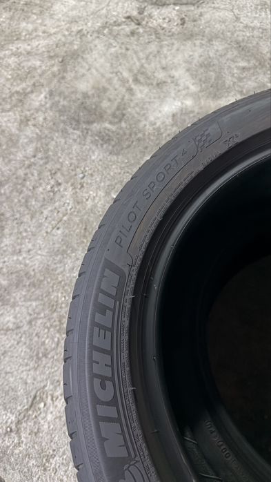 Pneus 215/50zr17 Michelin Pilot Sport 4 com 80% de piso