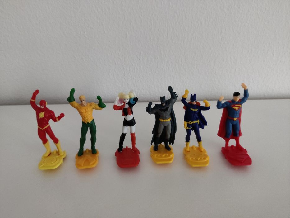 Kolekcja 6 figurek z serii Liga Sprawiedliwości Kinder Niespodzianki