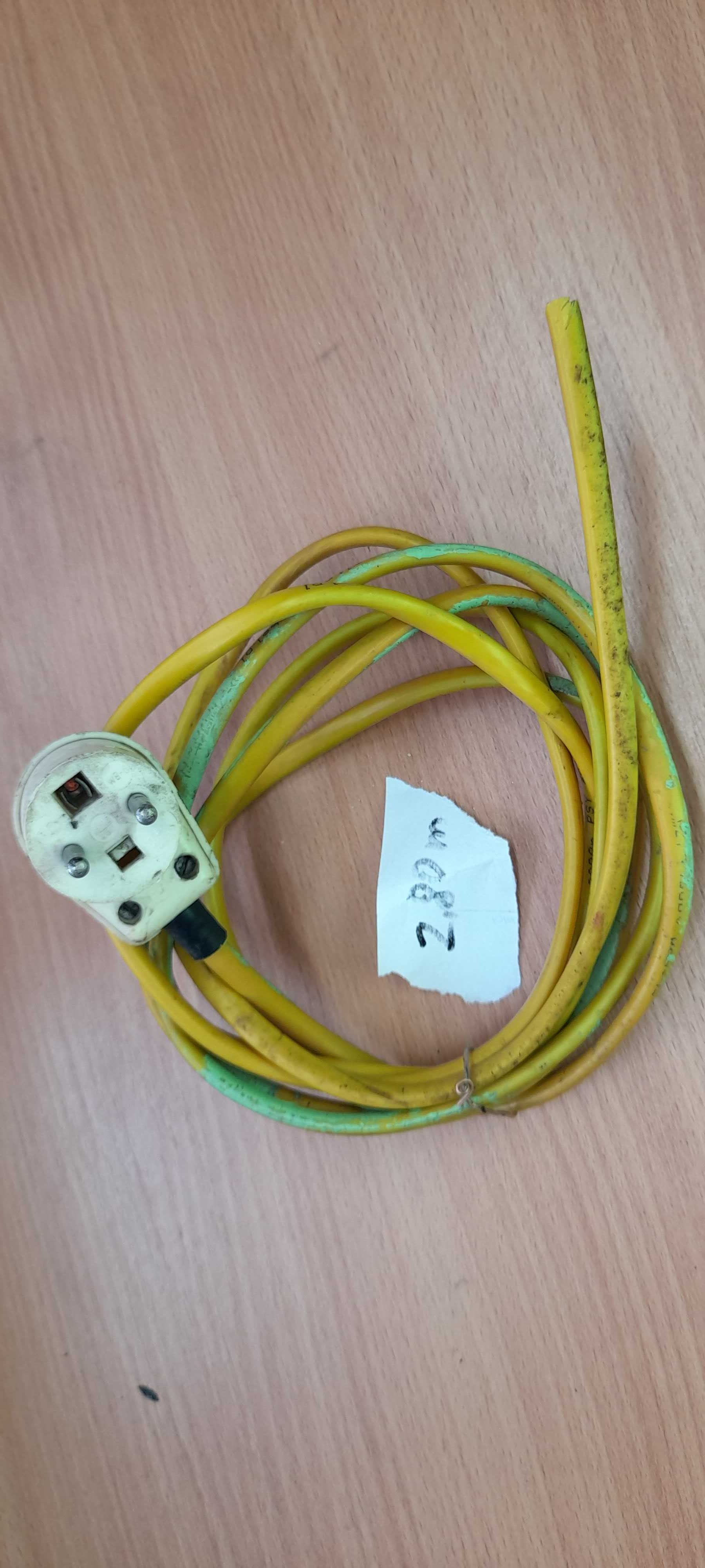 stary kabel elektryczny 2,80 m z wtyczką 2 x 1,5 m m 2  0,6/1 kV