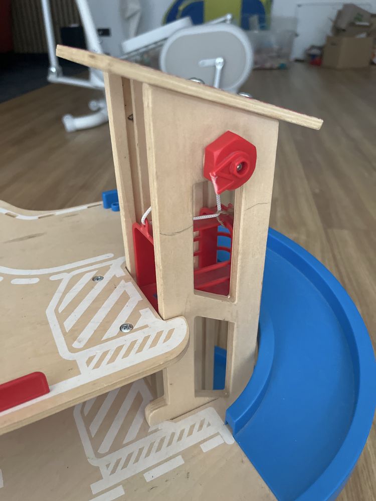 Parking zjeżdżalnia garaż playtive dla samochodów lidl