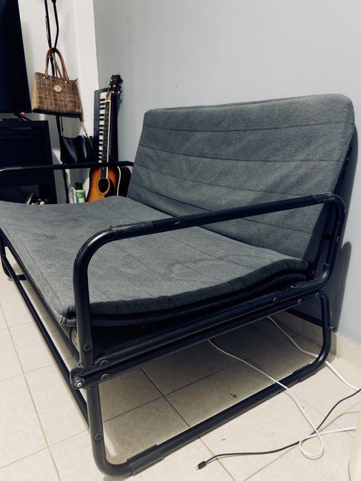 Sofaá cama, conservado cm colchoes.