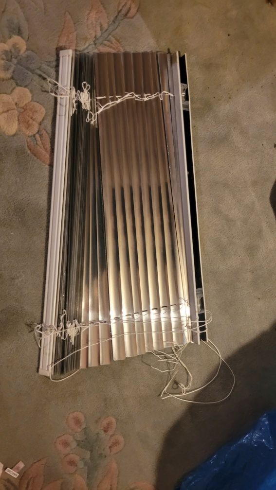 Żeluzja aluminiowa srebrna 61 na 144