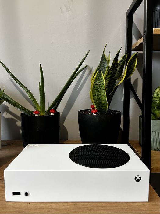 Xbox series s + 2 pady