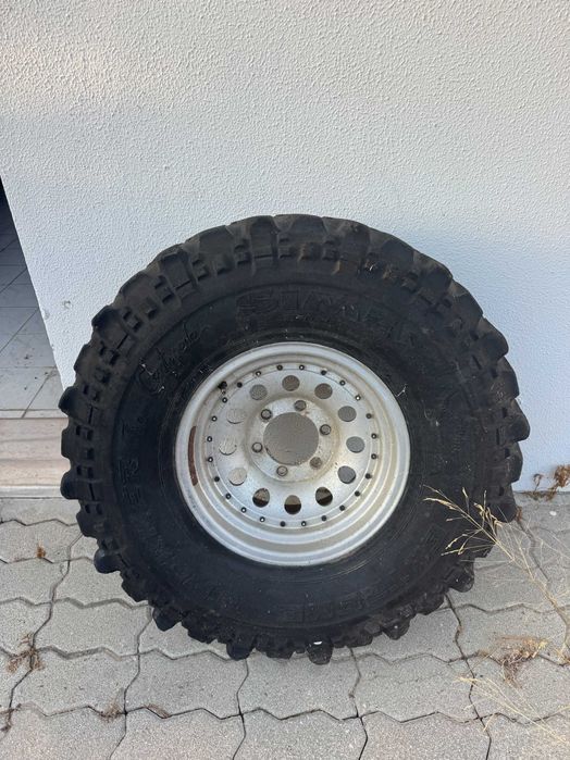 Pneus Simex 35 x 10.5 x 15 com jantes de aluminio