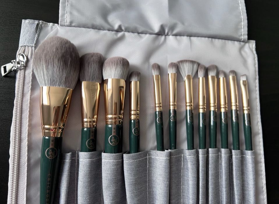 Набір пензликів для макіяжу/Набор кисточек для макияжа