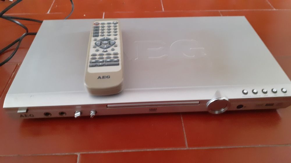 DVD AEG com oferta de cerca de 40 filmes