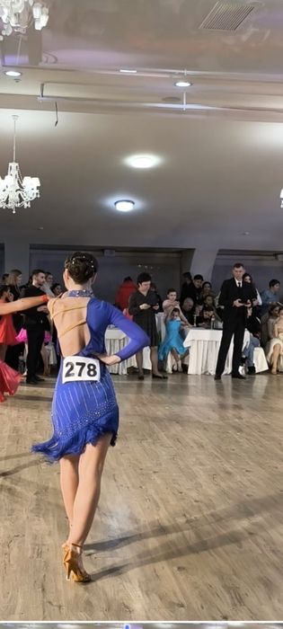 Продам плаття для латини у відмінному стані з камінням