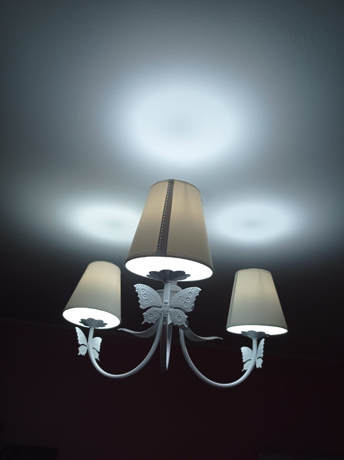 Lampa sufitowa biała