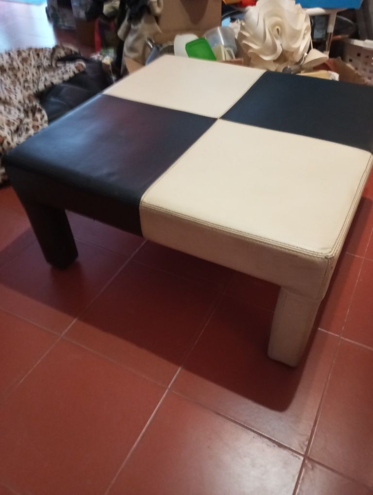 Mesa de centro em pele