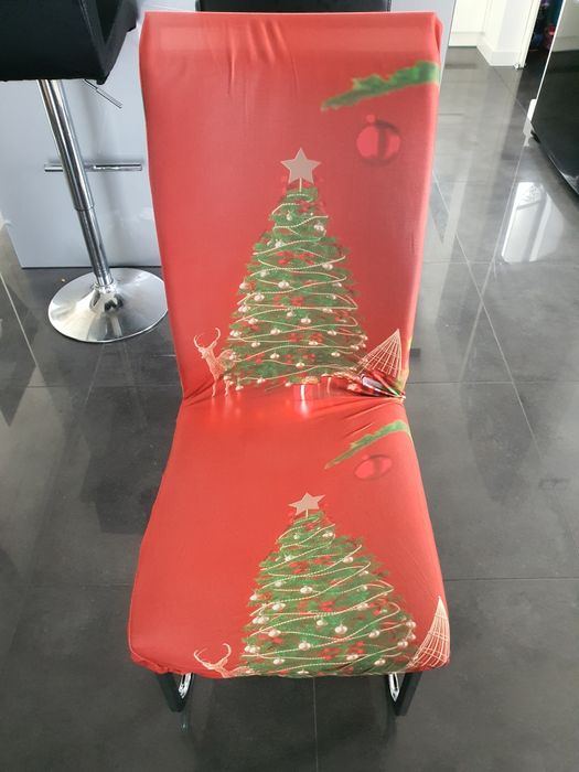 Pokrowce na krzesła świąteczne